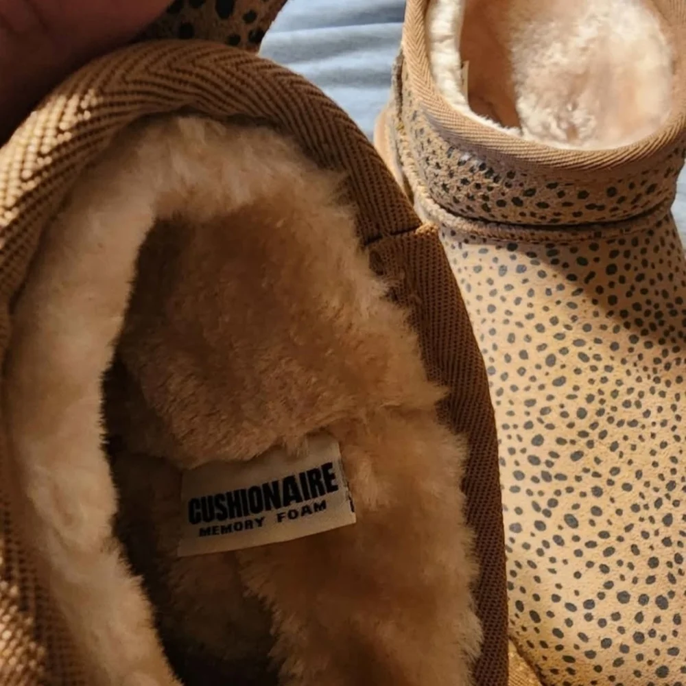 Cushionaire Women's Hip2 Genuine Suede Ankle Winter Boots